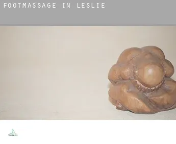 Foot massage in  Leslie